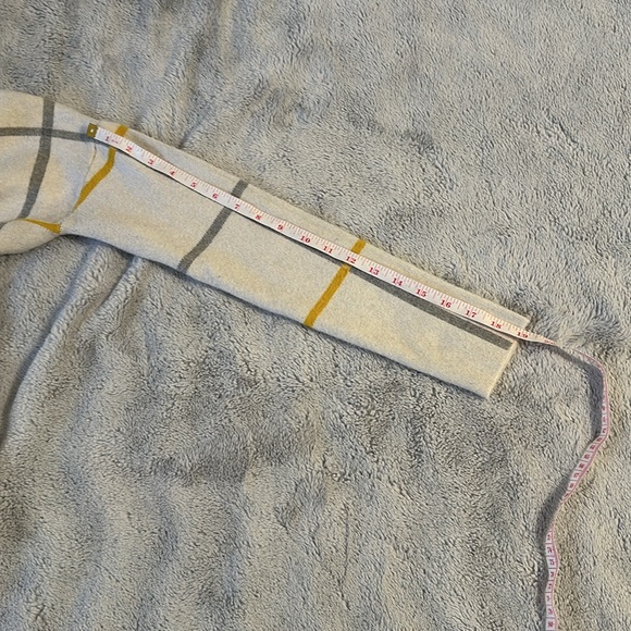 EUC Women’s Tahari Sweater size small - Picture 5 of 6